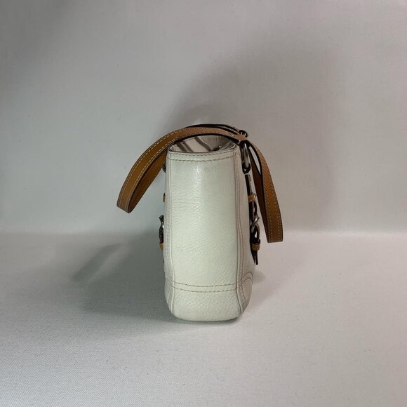 This **Coach D0851-F12339** tote is - Picture 5 of 8